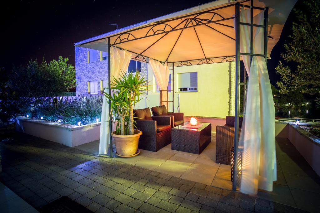 Apartment Falcon Stari Grad  Chambre photo