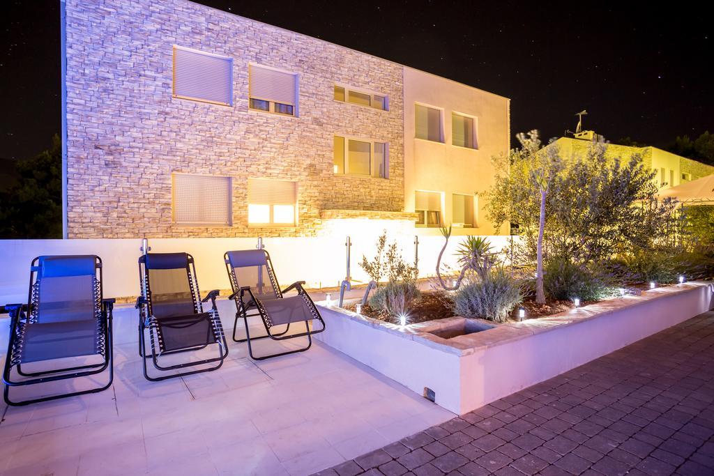 Apartment Falcon Stari Grad  Chambre photo