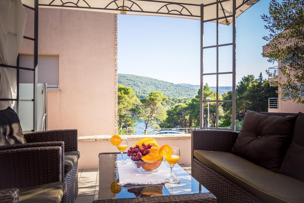 Apartment Falcon Stari Grad  Chambre photo