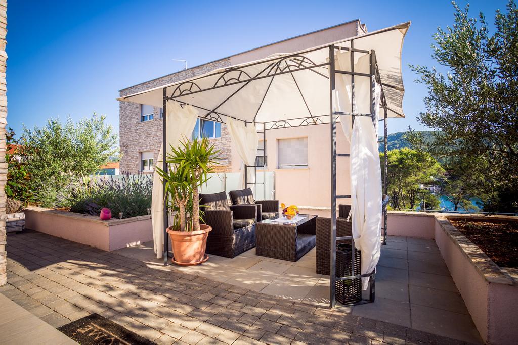 Apartment Falcon Stari Grad  Chambre photo