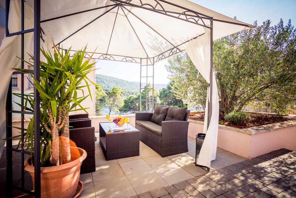 Apartment Falcon Stari Grad  Chambre photo