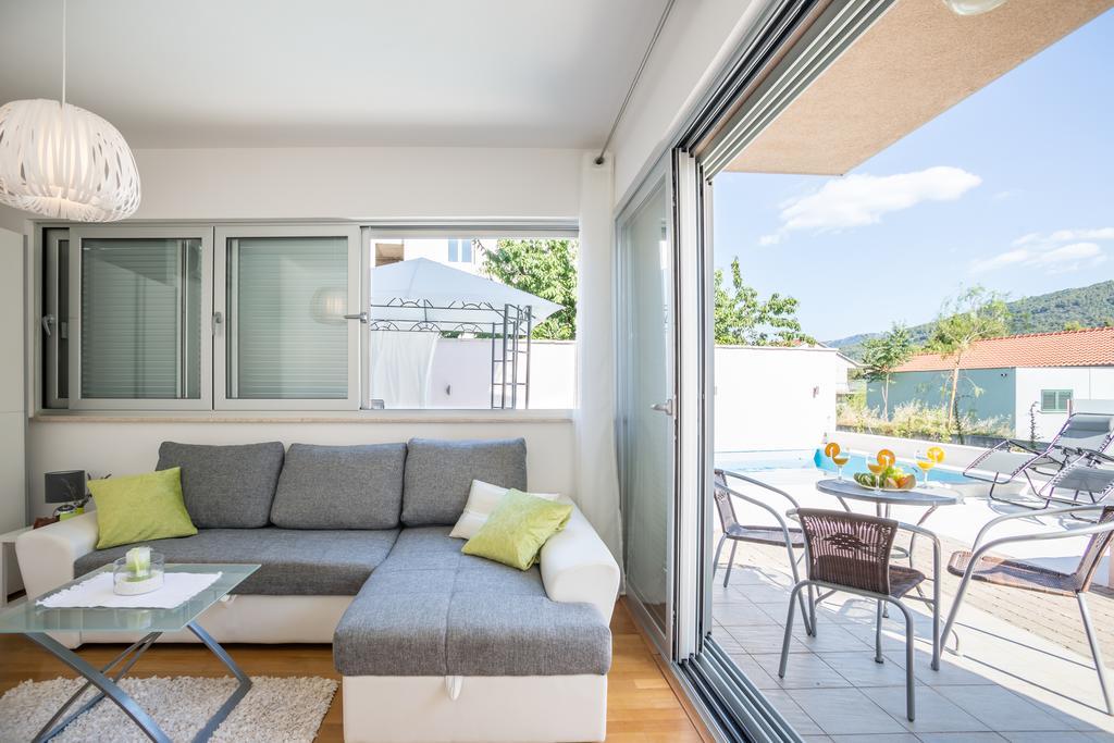 Apartment Falcon Stari Grad  Chambre photo