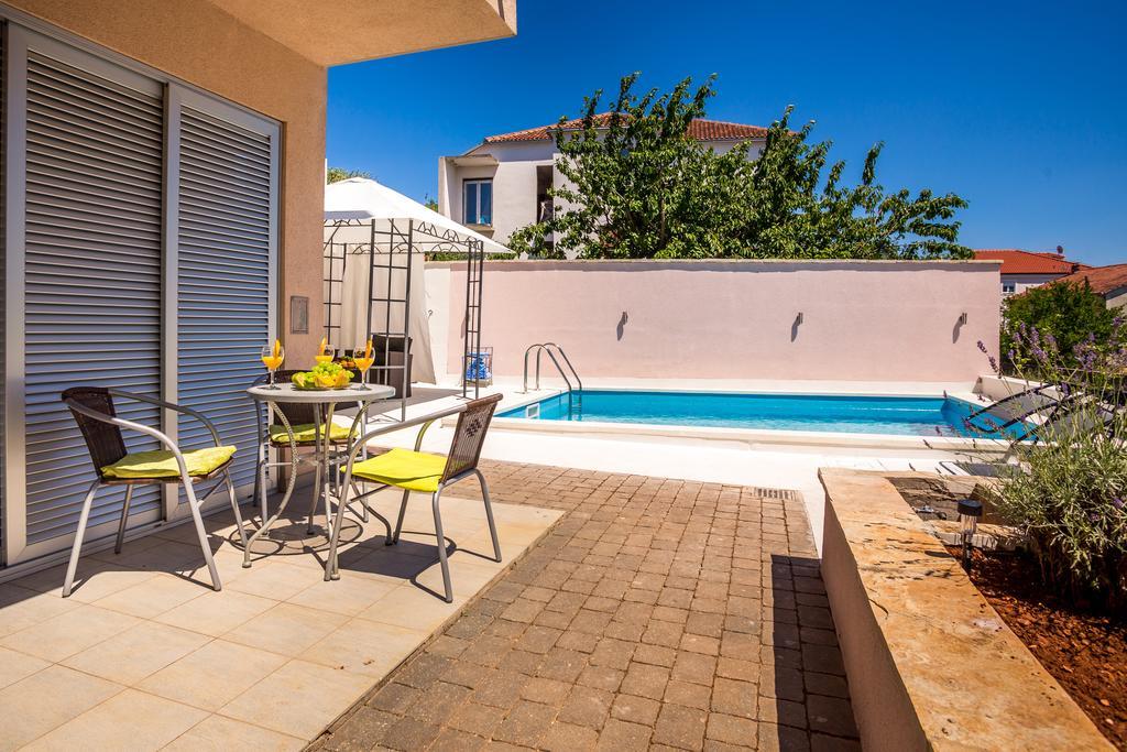 Apartment Falcon Stari Grad  Chambre photo