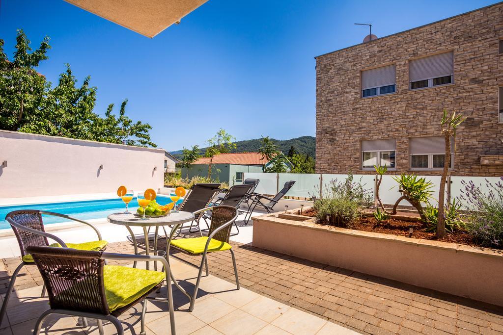 Apartment Falcon Stari Grad  Chambre photo