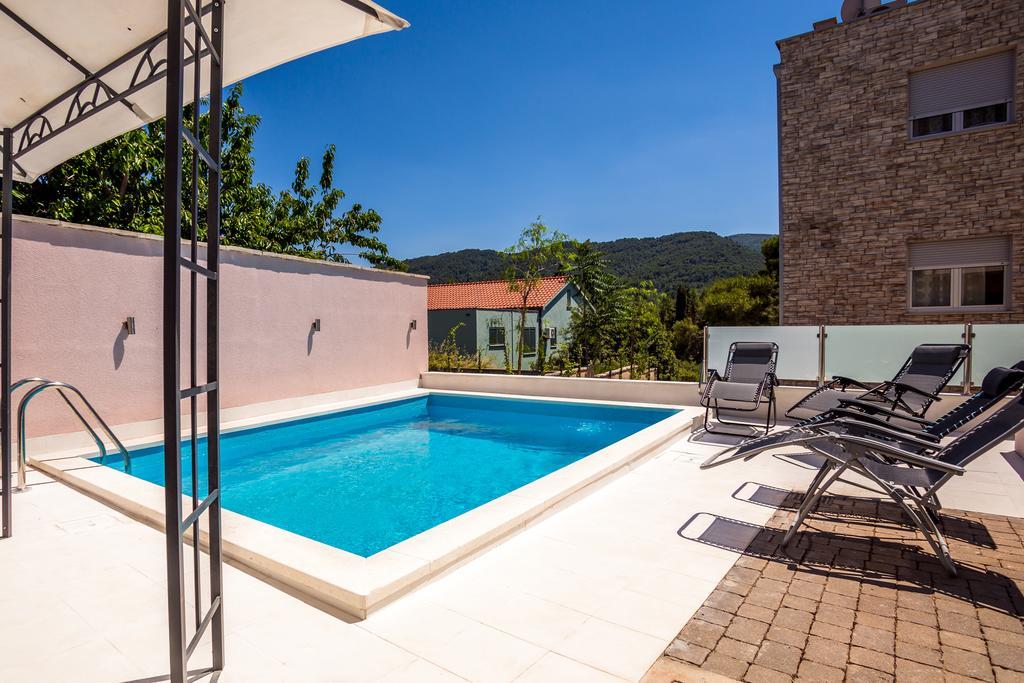 Apartment Falcon Stari Grad  Chambre photo