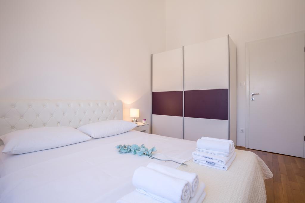 Apartment Falcon Stari Grad  Chambre photo
