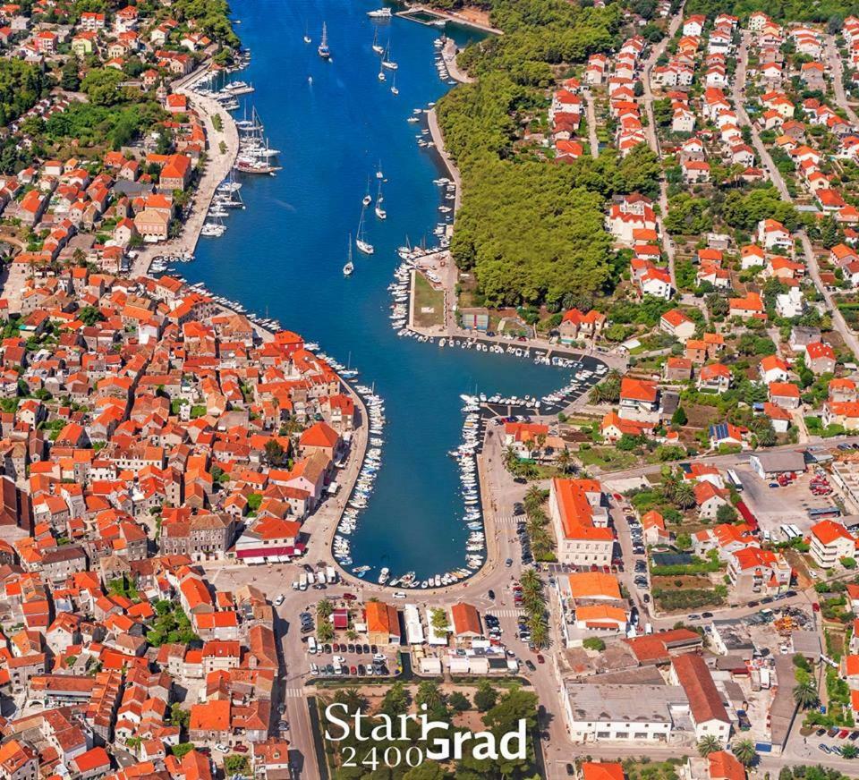 Apartment Falcon Stari Grad  Extérieur photo